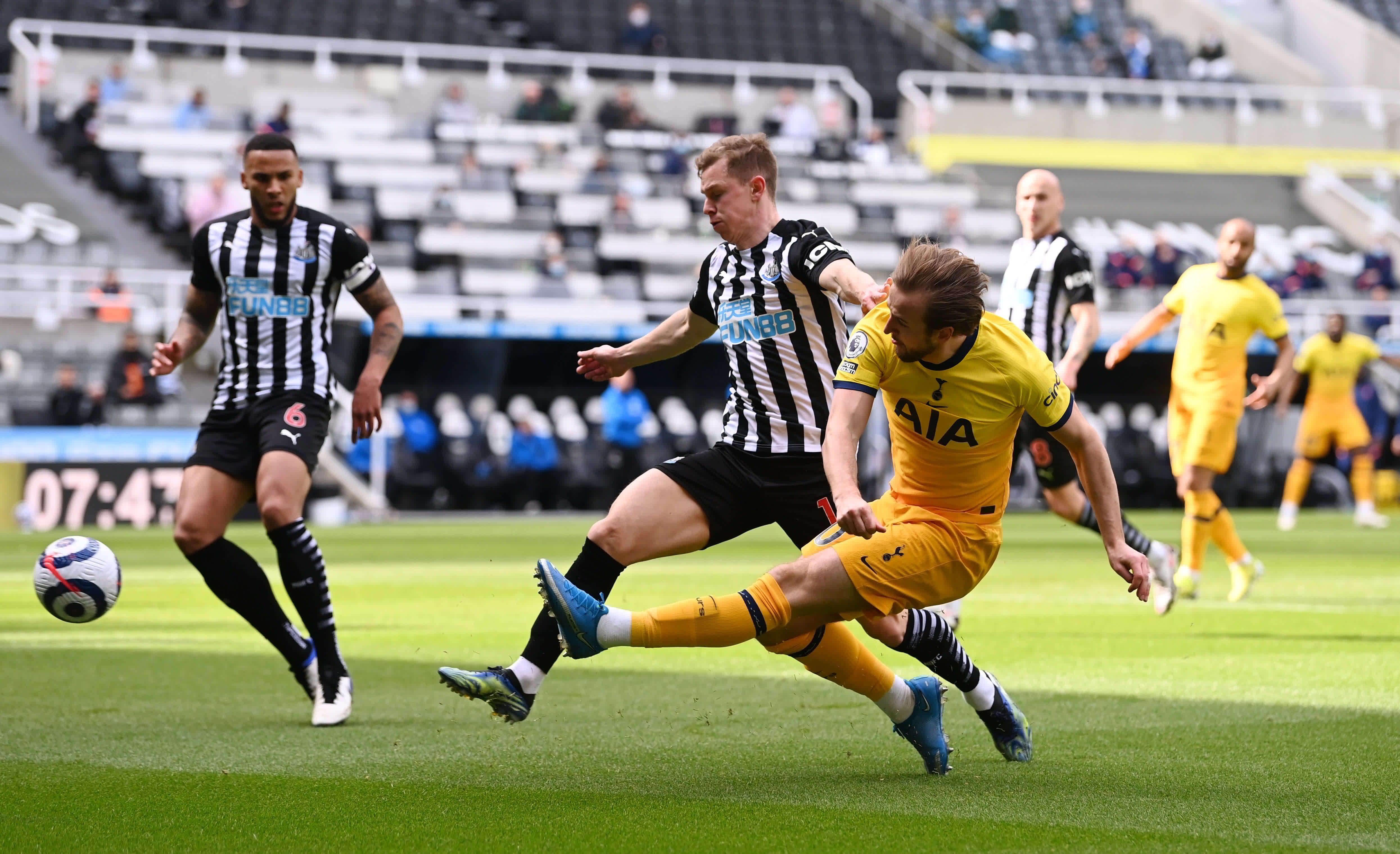 他通过角球 他通过角球